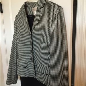 Classic houndstooth Jones New York suit.